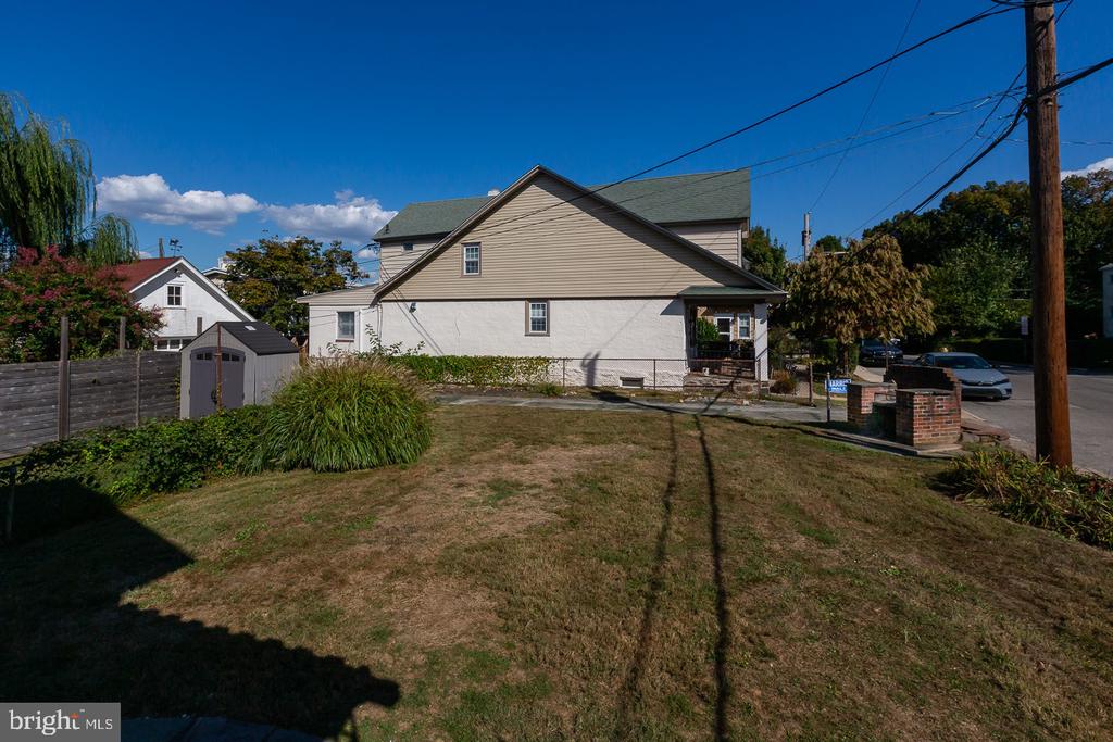 231 Iona Ave