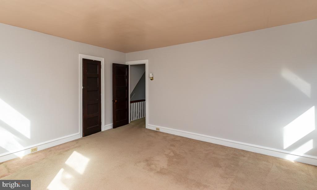 231 Iona Ave