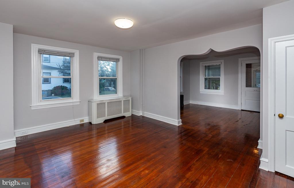 231 Iona Ave