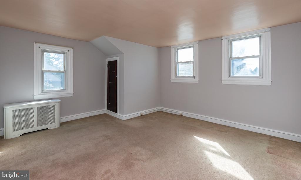 231 Iona Ave