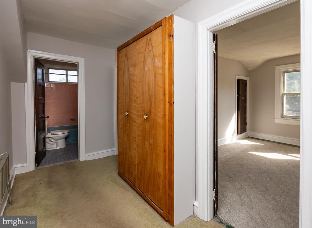 231 Iona Ave