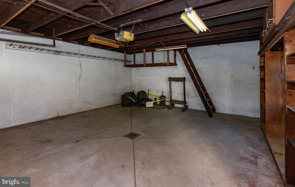 231 Iona Ave