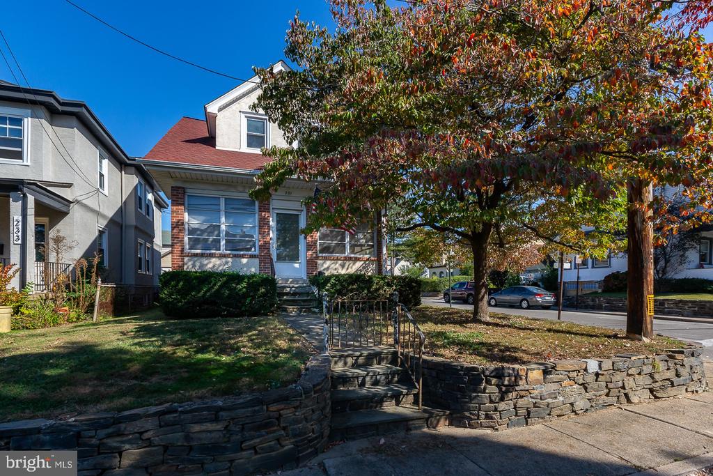 231 Iona Ave
