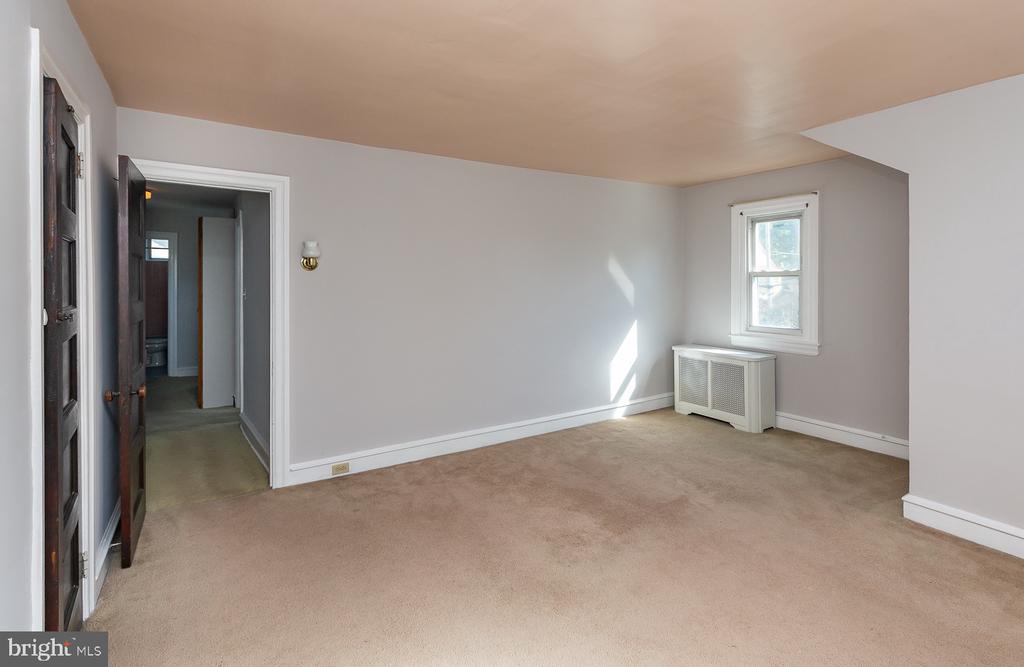 231 Iona Ave