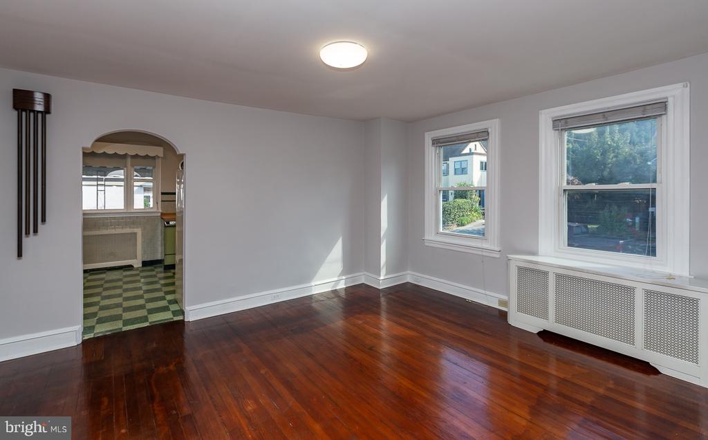 231 Iona Ave