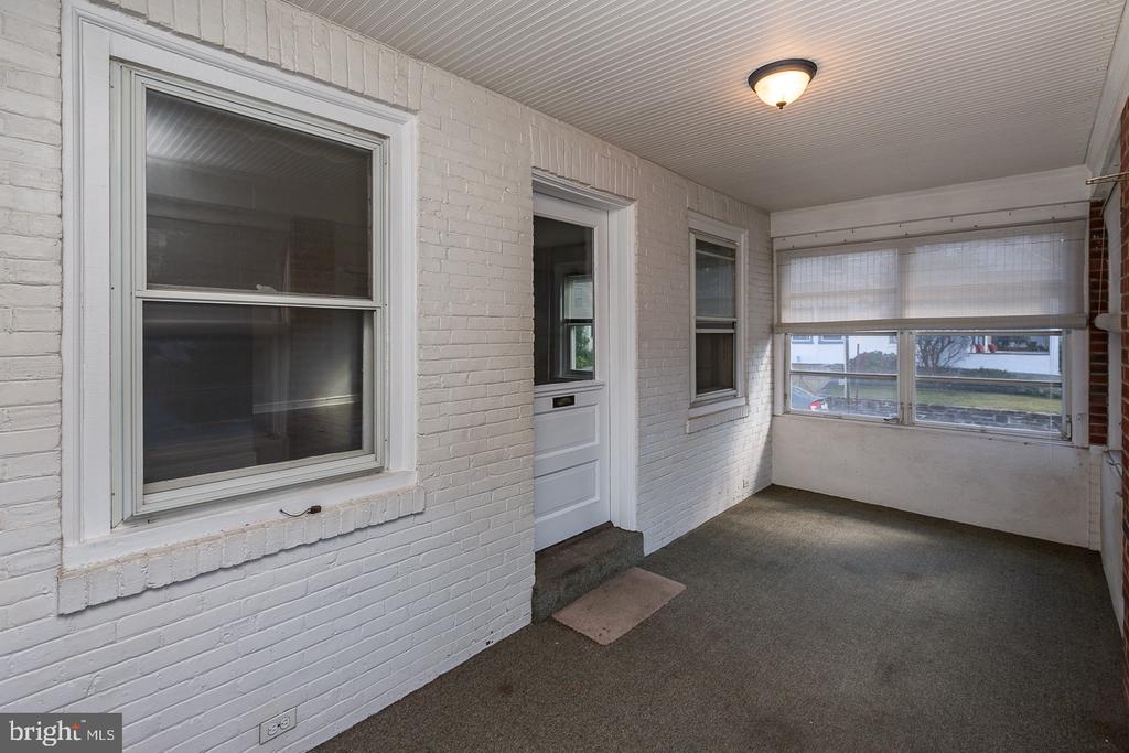 231 Iona Ave