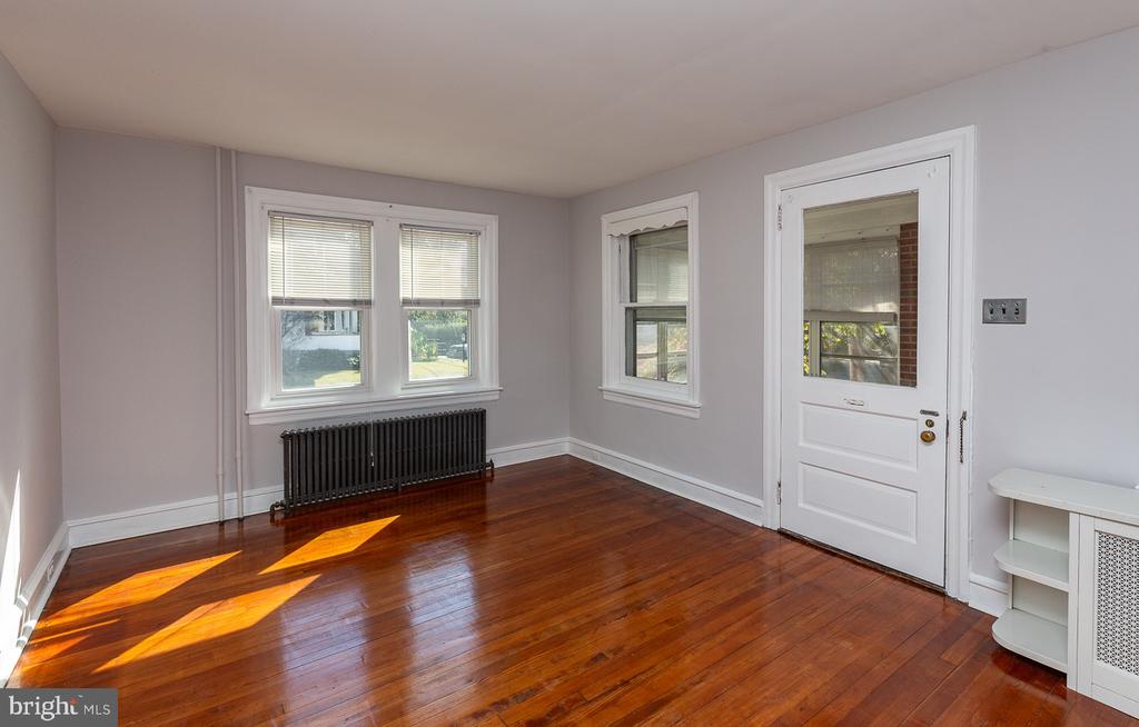 231 Iona Ave