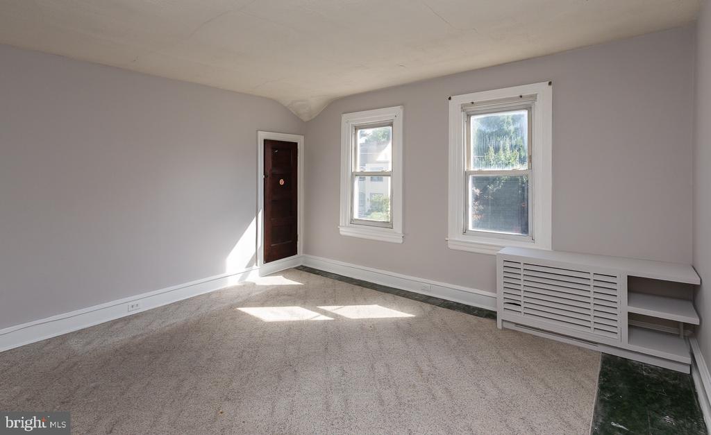 231 Iona Ave