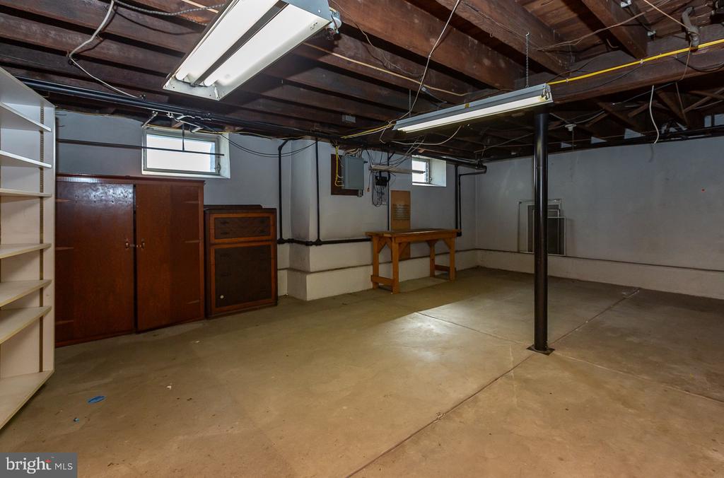 231 Iona Ave