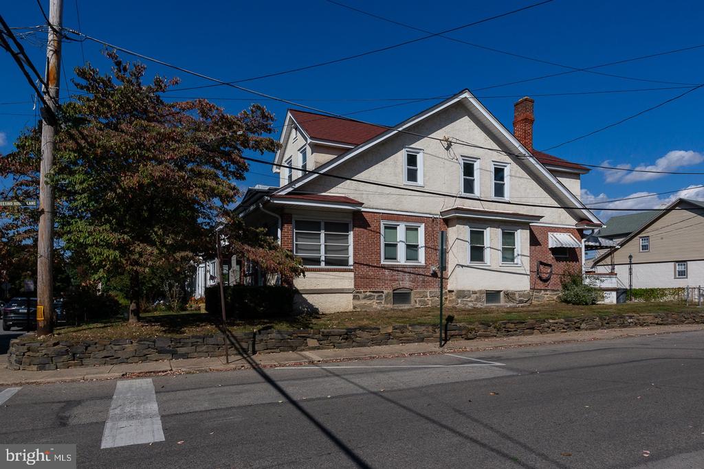 231 Iona Ave