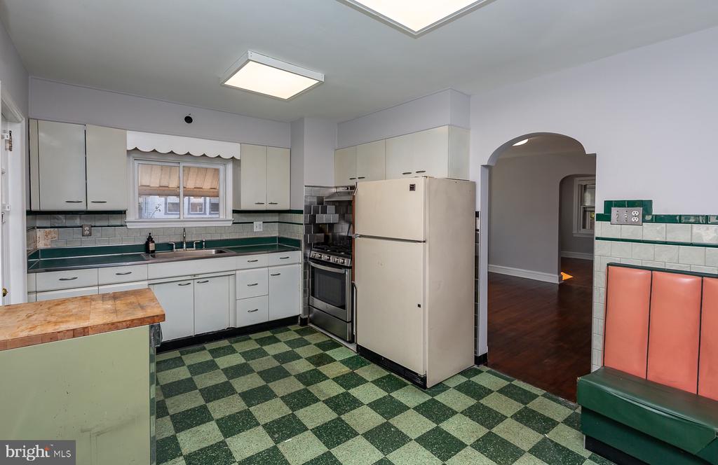 231 Iona Ave