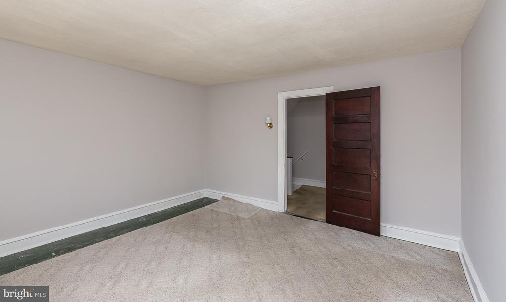 231 Iona Ave