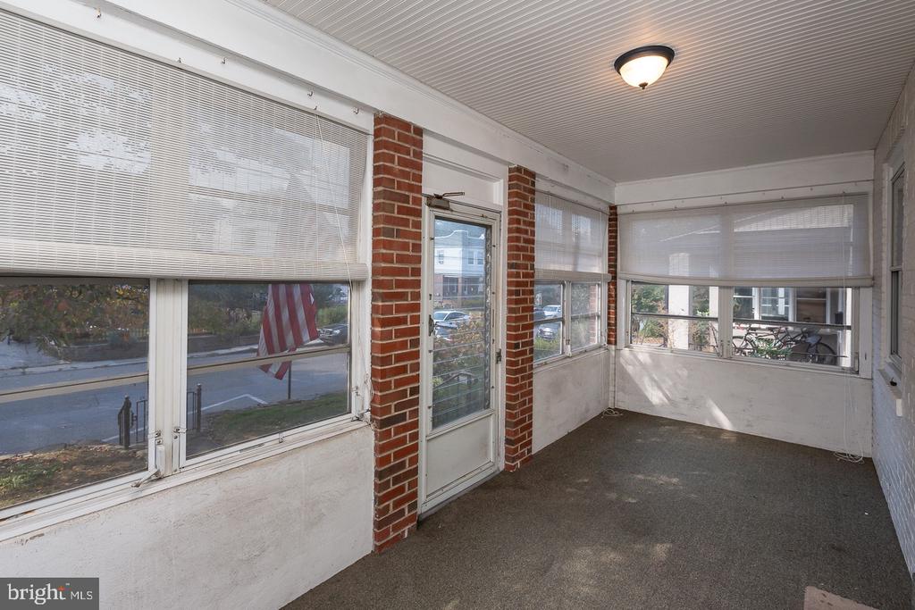 231 Iona Ave