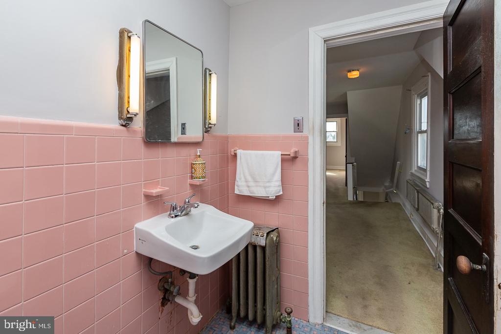 231 Iona Ave