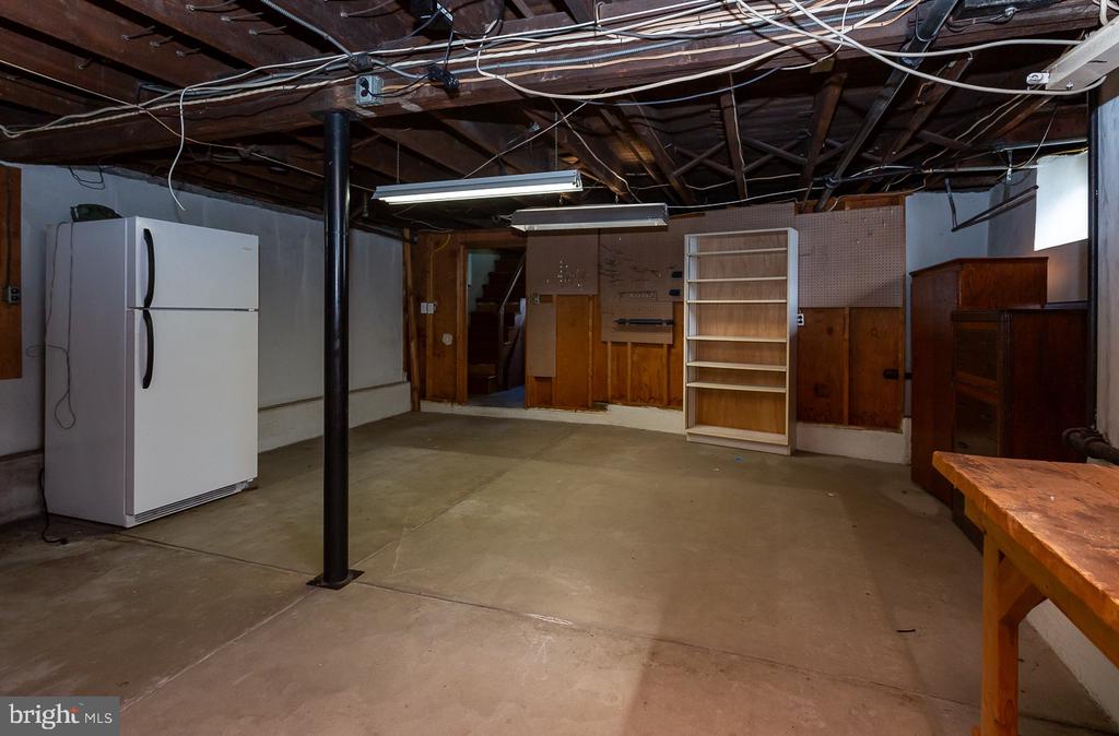 231 Iona Ave