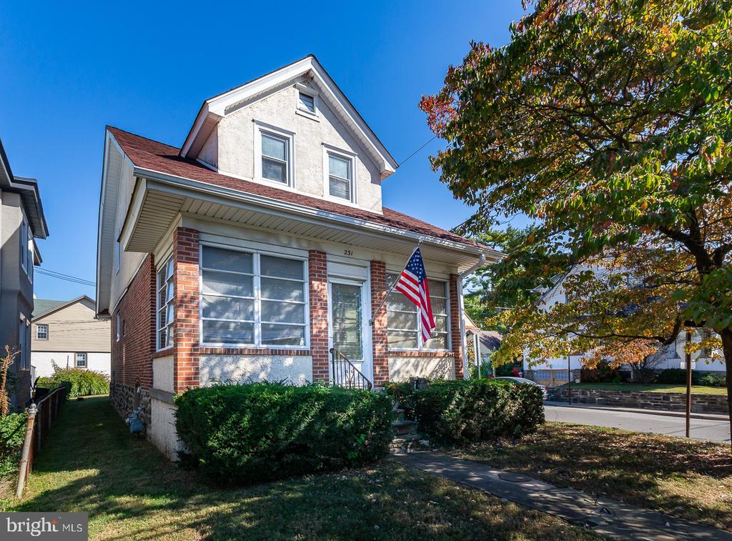 231 Iona Ave