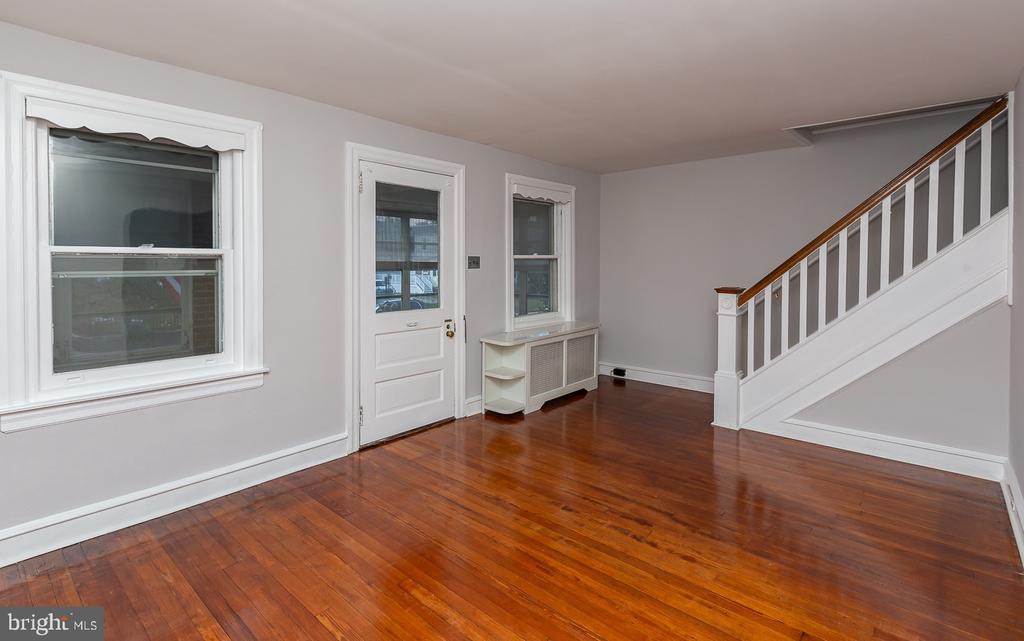 231 Iona Ave