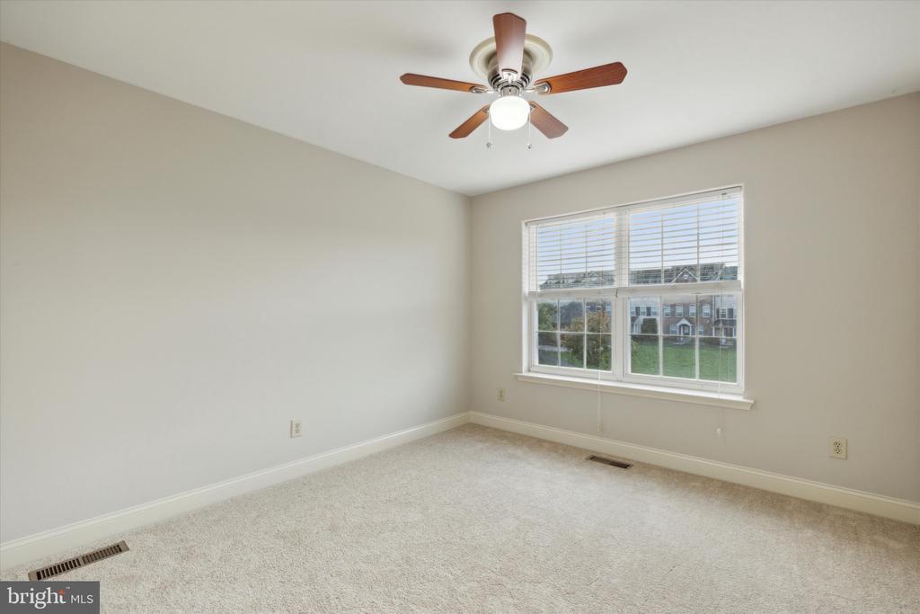 1022 Rosemont Ter