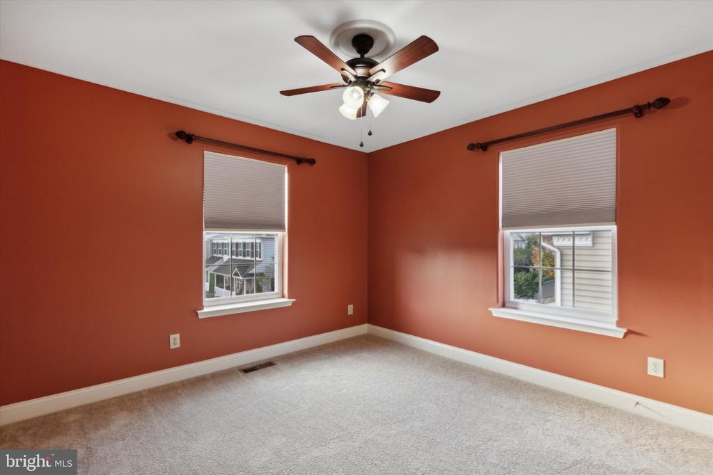 1022 Rosemont Ter