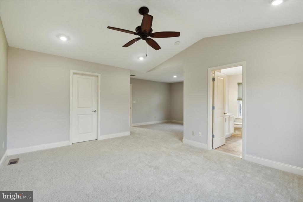1022 Rosemont Ter