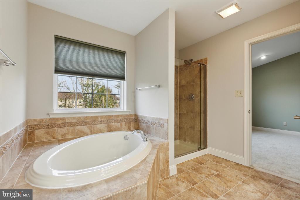 1022 Rosemont Ter