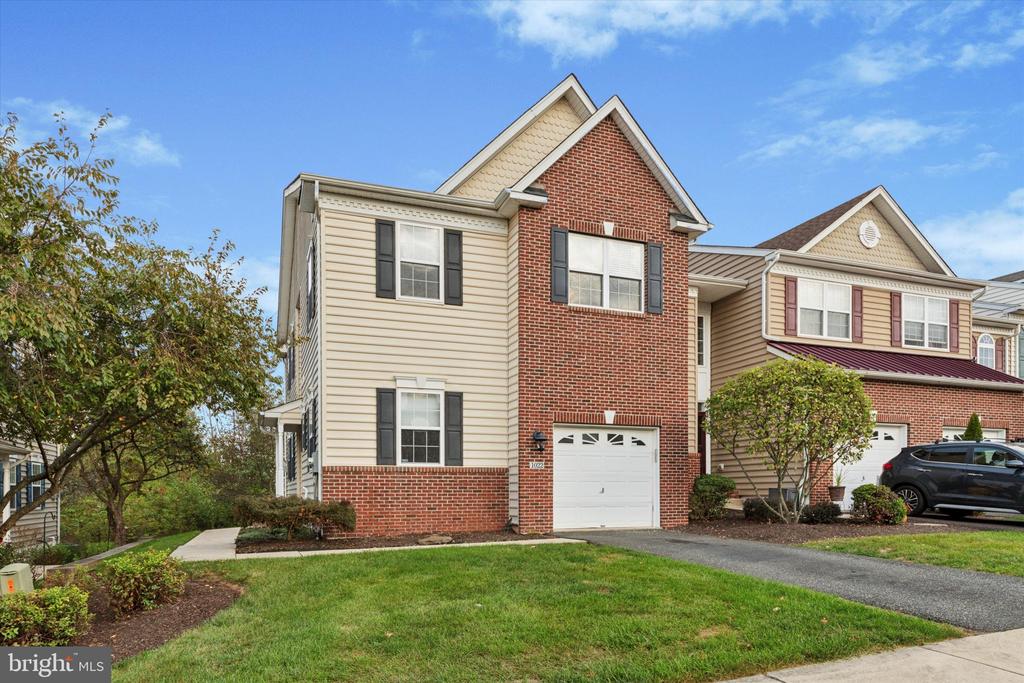 1022 Rosemont Ter