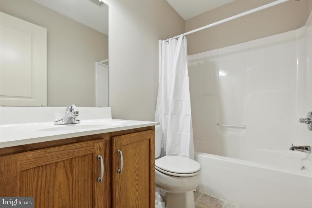1022 Rosemont Ter