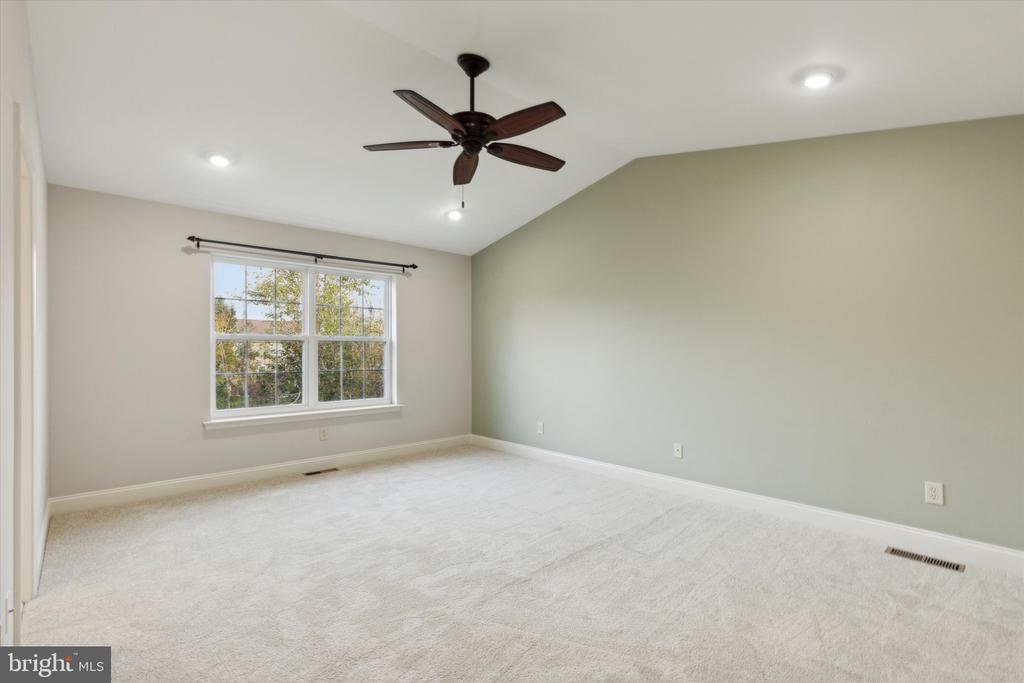 1022 Rosemont Ter