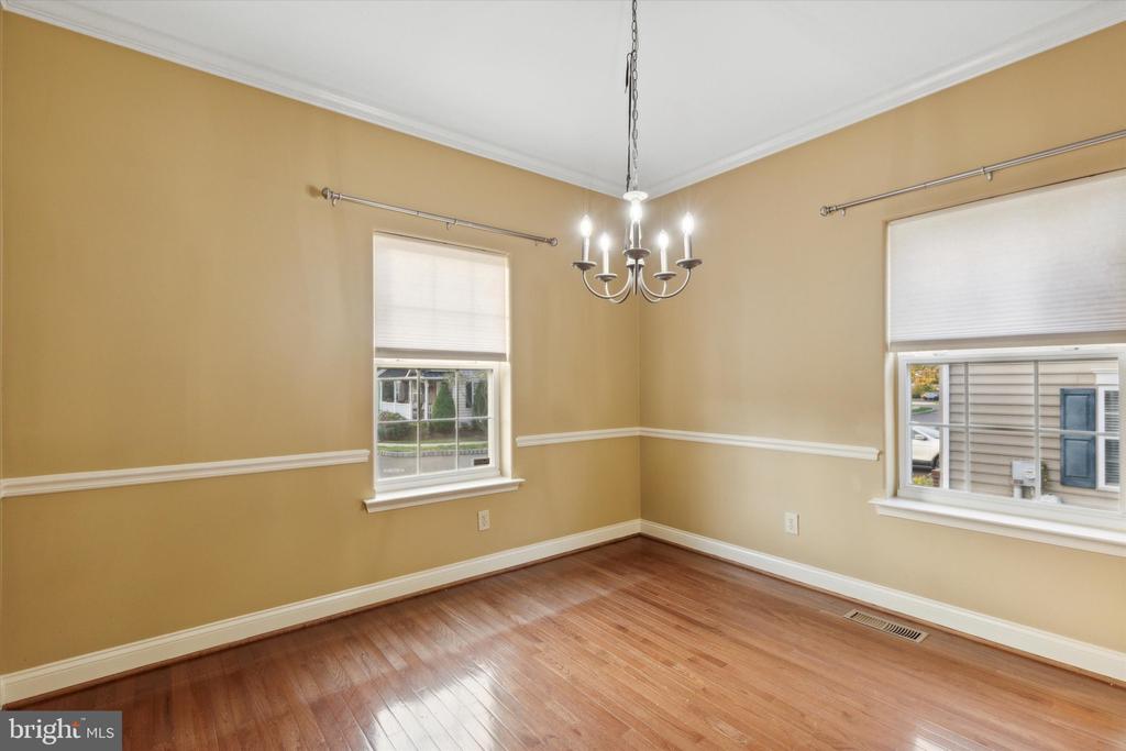 1022 Rosemont Ter