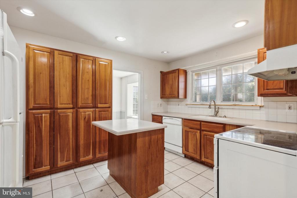 908 Township Line Rd