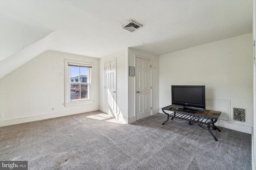 105 Ardmore Ave