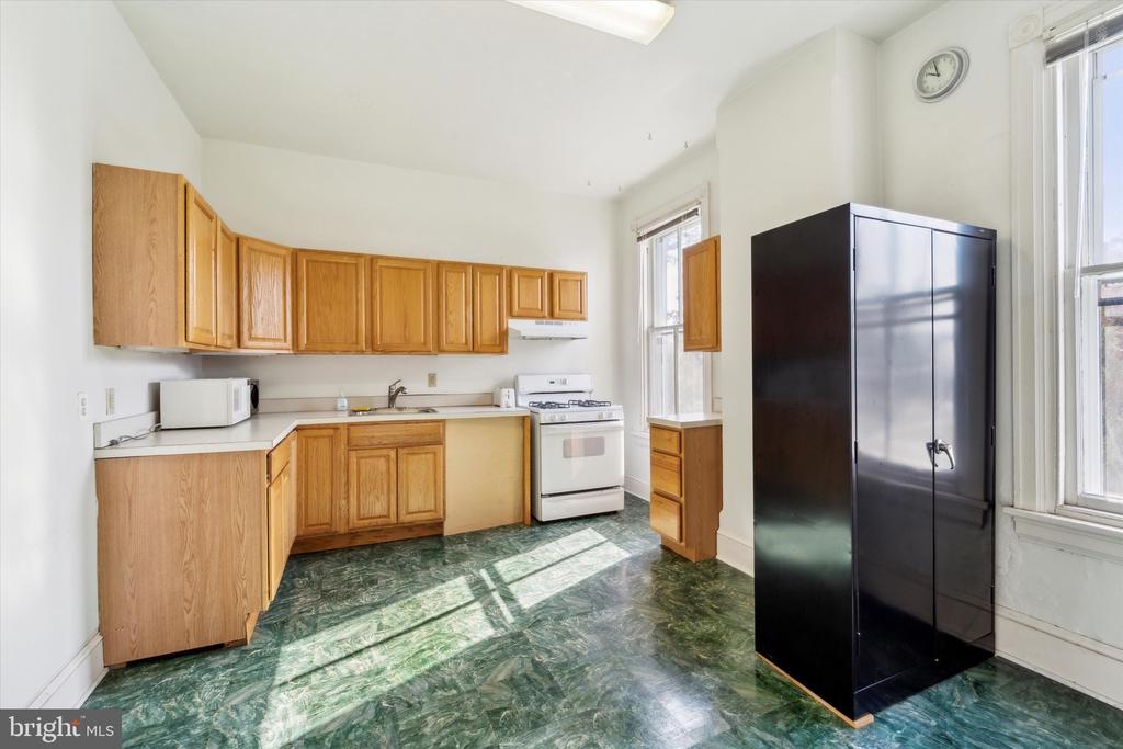 105 Ardmore Ave