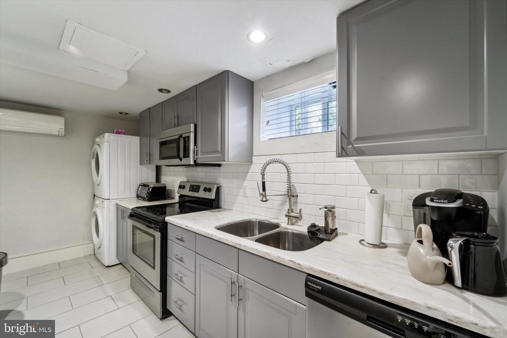 105 Ardmore Ave