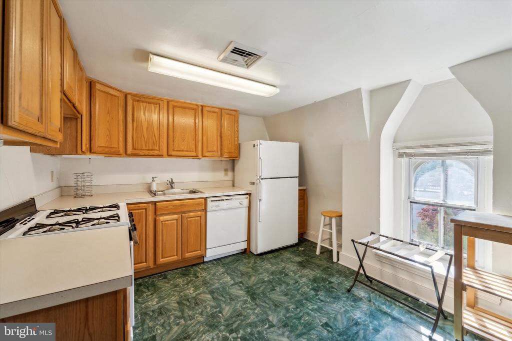 105 Ardmore Ave