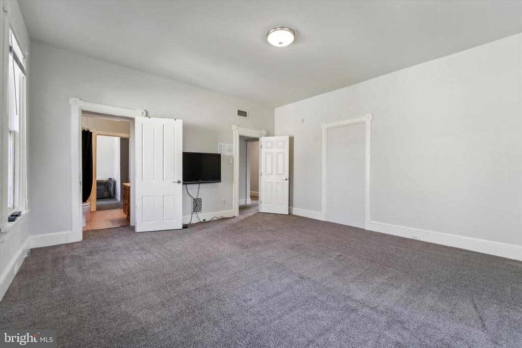 105 Ardmore Ave