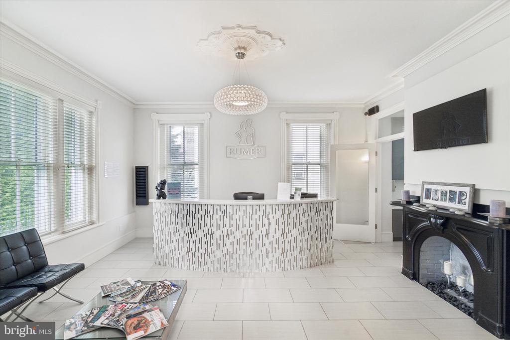 105 Ardmore Ave