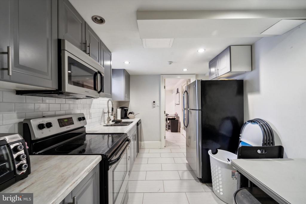105 Ardmore Ave