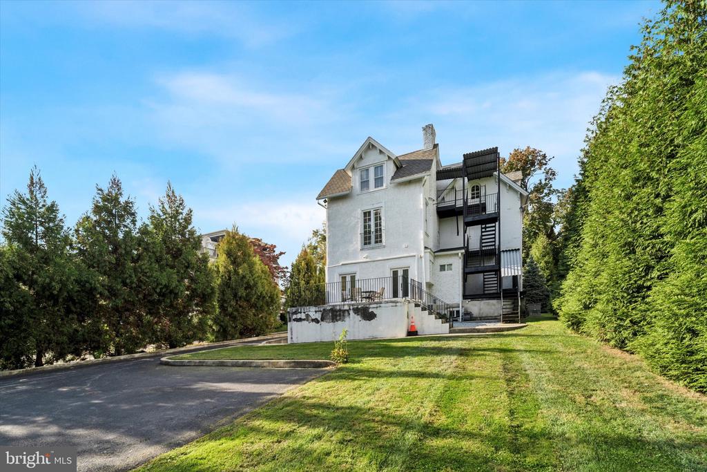 105 Ardmore Ave