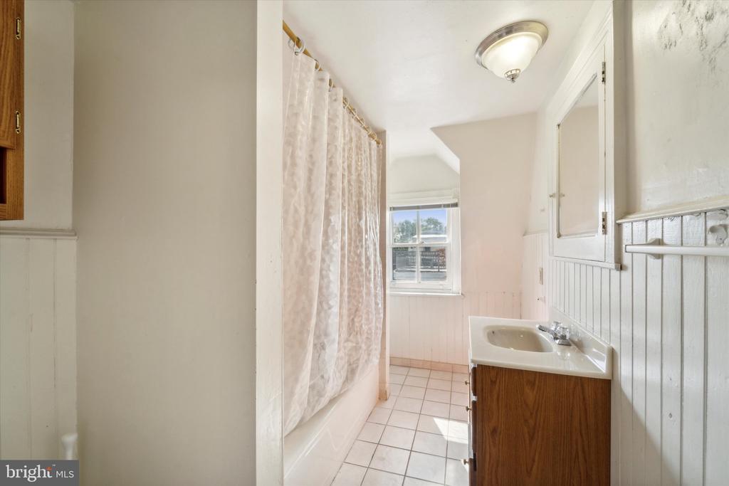 105 Ardmore Ave