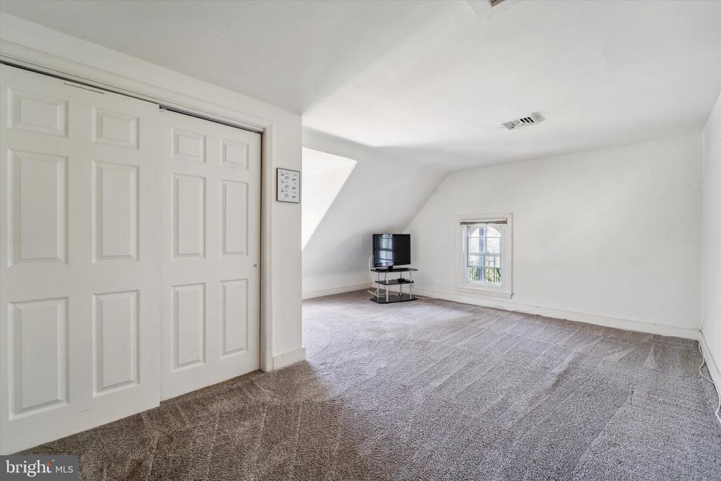 105 Ardmore Ave