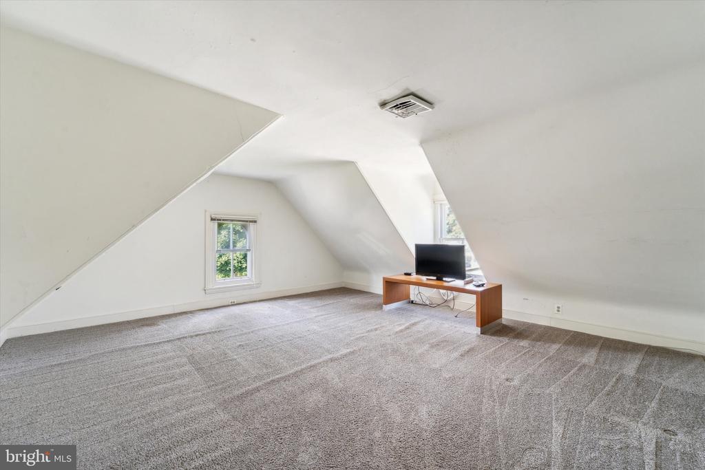 105 Ardmore Ave