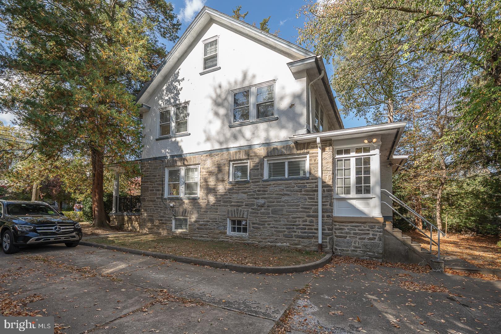 7611 Mountain Ave