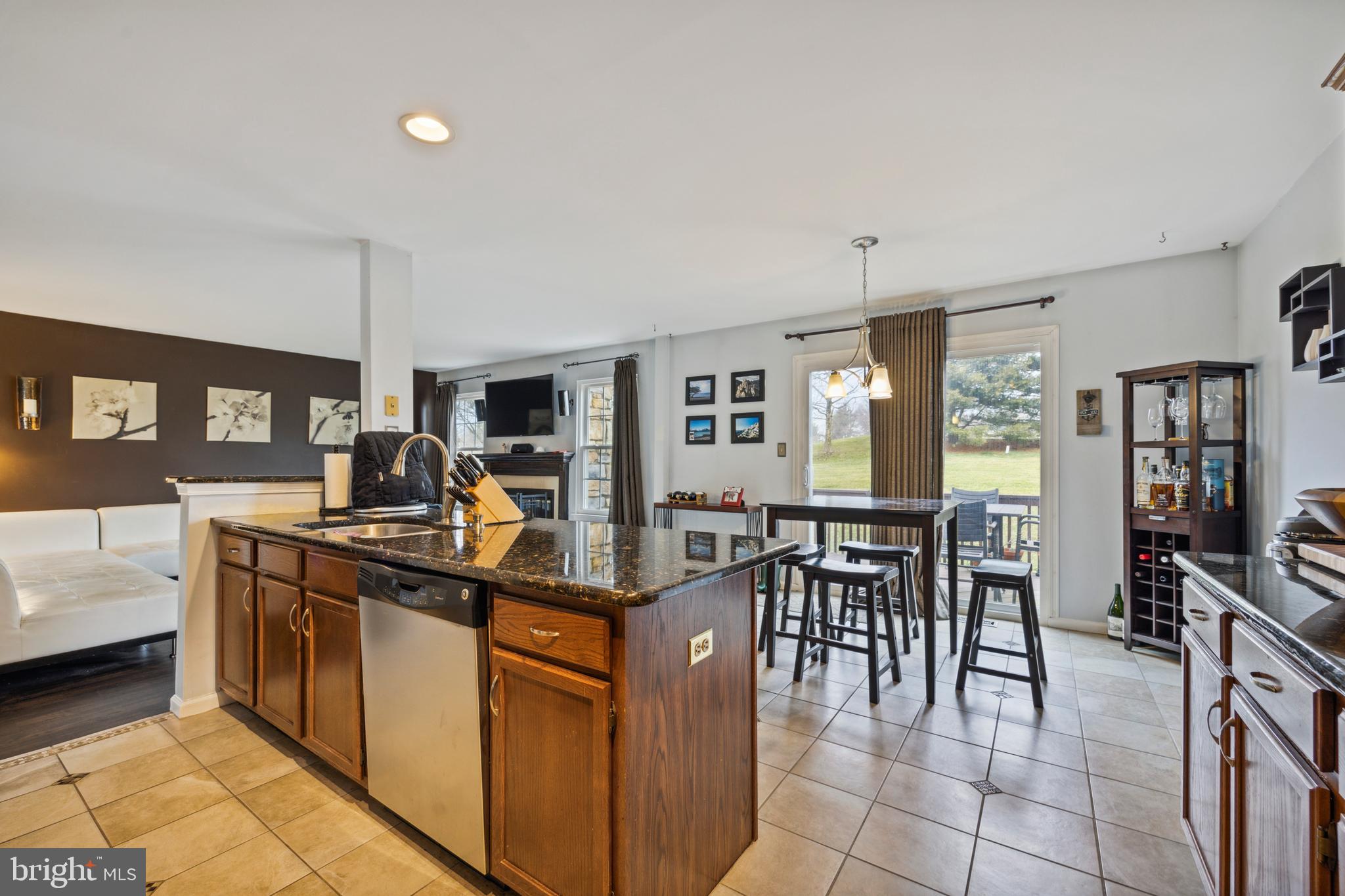 159 CANTERBURY LN