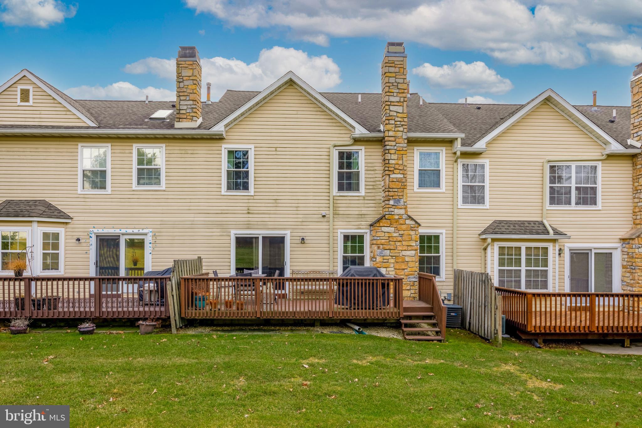 159 CANTERBURY LN