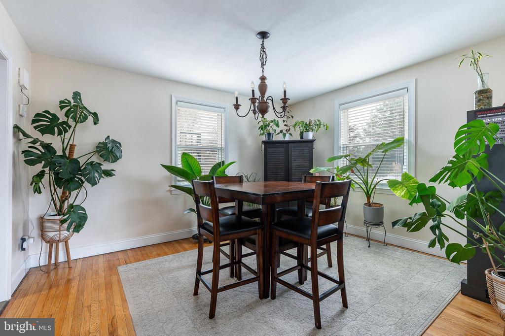 27 Dewey Rd