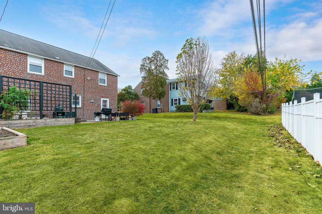 27 Dewey Rd