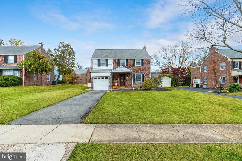 27 Dewey Rd
