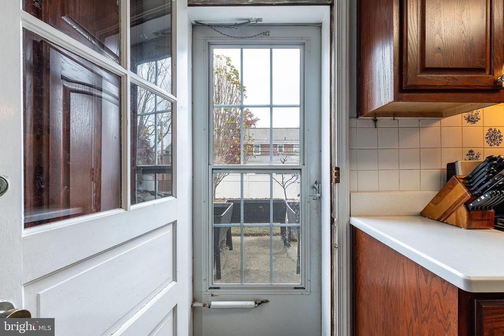 27 Dewey Rd