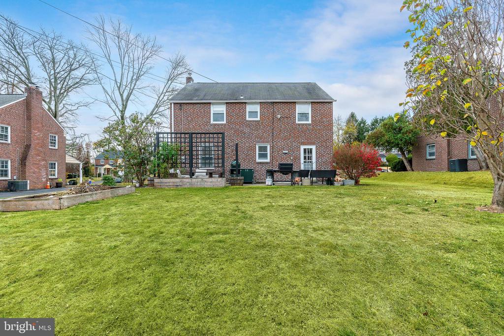 27 Dewey Rd