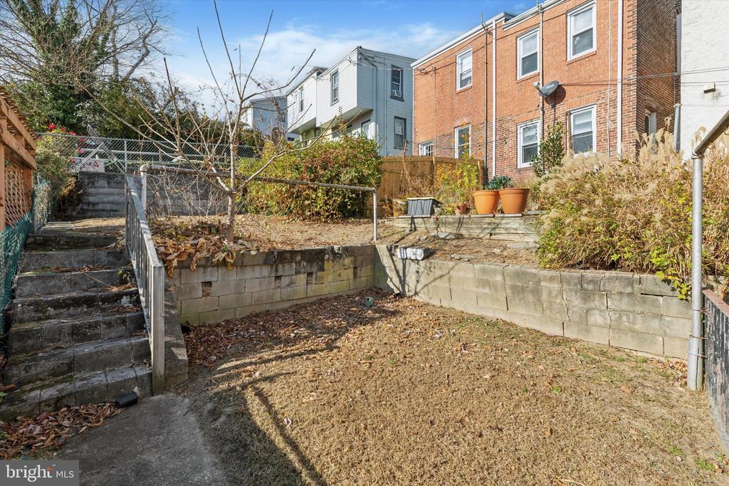 66 Price St